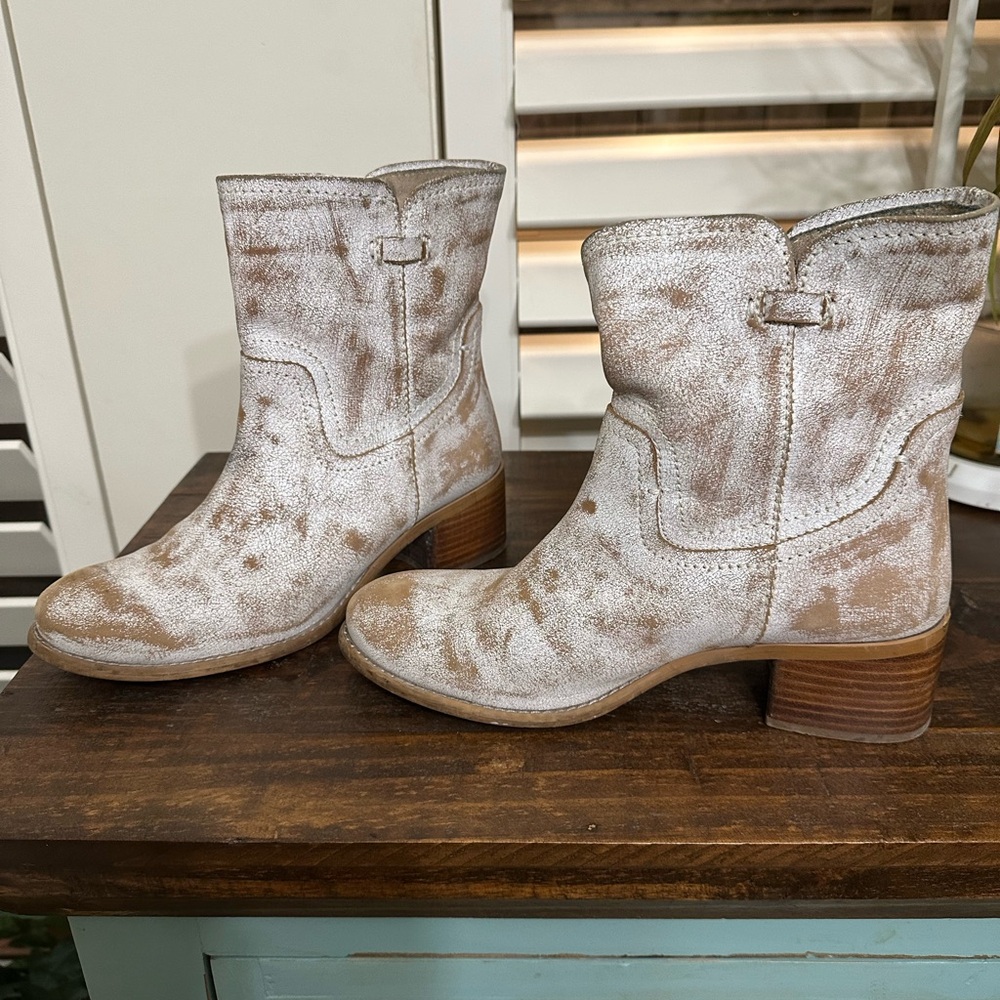 Diba true distressed ankle boots size 9
